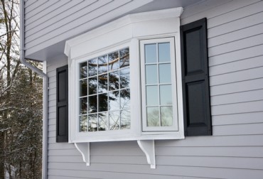 Seção de alumínio com varanda de design moderno com vidro duplo à prova de som janela saliente para jardim