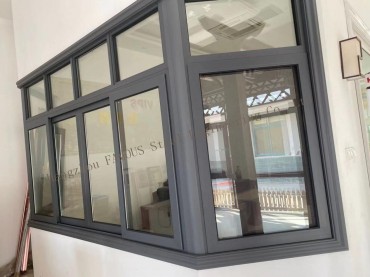 Алуминиумски лизгачки куќиште Прозорци стаклена конструкција за високи згради