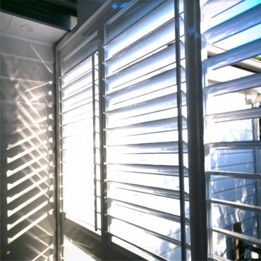 Aluminiozko Jalousie Louver leihoak pantaila sarearekin - Hurricane Impact Quality Glass Windows Wall