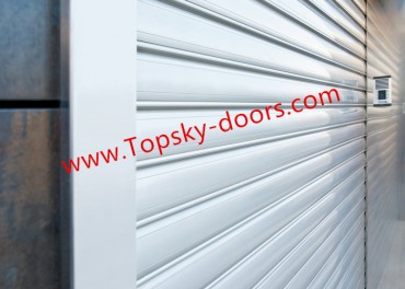 Lengvesnės aliuminio susukamos durys viršutinės metalinės mažo triukšmo šilumos izoliacijos tipas