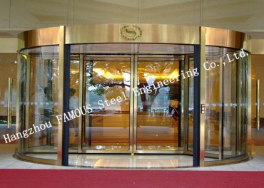 Mūsdienīgas elektriskās grozāmās stikla fasādes durvis viesnīcas vai iepirkšanās centra vestibilā