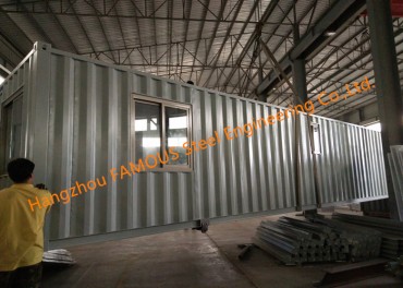 Piegādes konteineru dzīvojamā māja ar pielāgota dizaina daudzfunkcionāliem konteineru blokiem