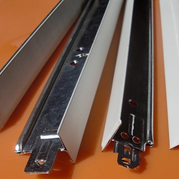Reixa de teito en T para sistema de suspensión de teito de pvc ou tacos metálicos de barra en T de teito suspendido para construción